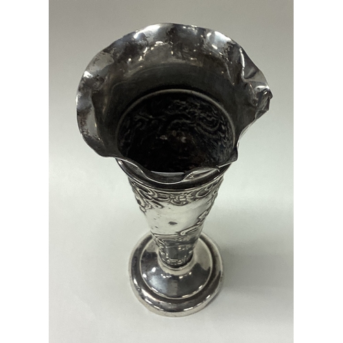 245 - A decorative chased silver vase. London 1904. By William Comyns. Approx. 303 grams of gross weight. ... 