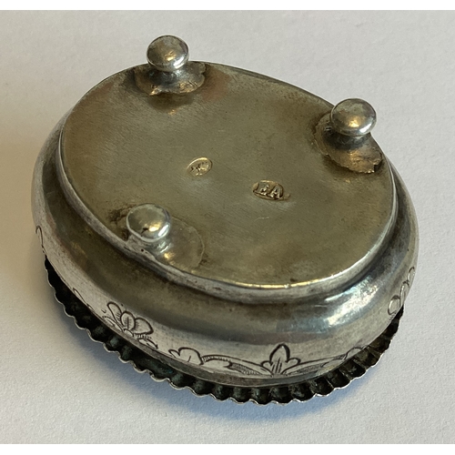 354 - An 18th Century German silver snuff box with hinged lid. Marked to base. Augsburg. Approx. 21 grams.... 