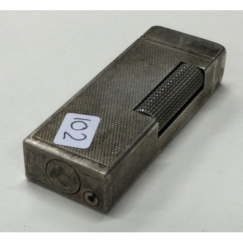 102 - A Dunhill lighter. Approx. 72 grams. Est. £20 - £30.