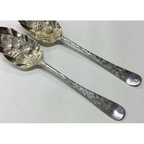 132 - A pair of 18th Century silver berry spoons. London 1770. Approx. 113 grams. Est. £100 - £150.