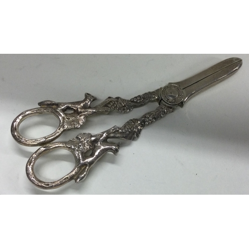 18 - A pair of silver grape scissors embossed with foxes and foliage. Sheffield 1953. Approx. 123 grams. ... 