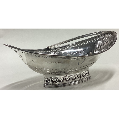 191 - An 18th Century George III pierced silver basket. London 1776. Approx. 138 grams. Est. £200 - £300.