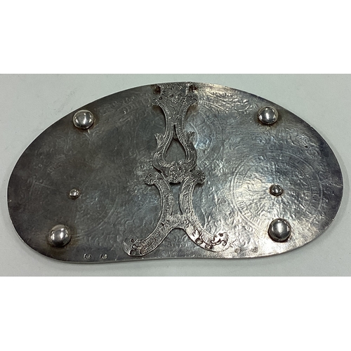 197 - A large 18th Century silver butter field sundial. Marked to back. Approx. 142 grams. Est. £600 - £80... 