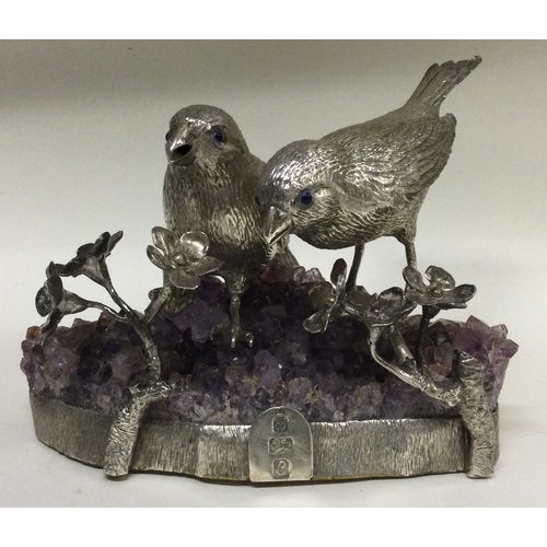 20 - A pair of silver figures of birds on amethyst base. London 1977. Approx. 760 grams of gross weight. ... 