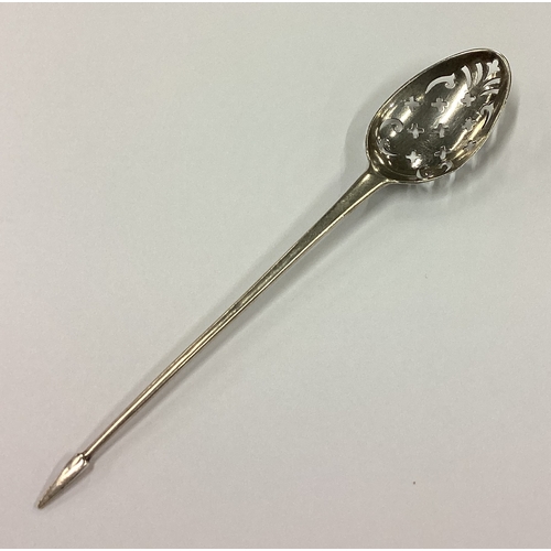 201 - An 18th Century Provincial silver cross pierced mote spoon. Approx. 10 grams. Est. £100 - £150.