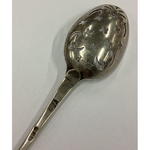 201 - An 18th Century Provincial silver cross pierced mote spoon. Approx. 10 grams. Est. £100 - £150.