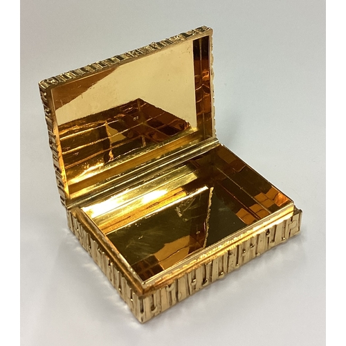 210 - BRIAN ASQUITH: A good silver gilt snuff box with bark finish to sides. London 1981. Approx. 189 gram... 