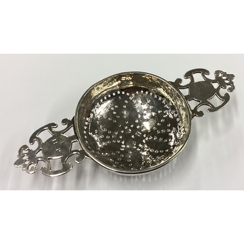 236 - An 18th Century George II silver lemon strainer. London 1722. By John Albright. Approx. 76 grams. Es... 