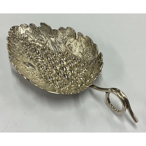 250 - A fine quality Victorian silver caddy spoon of naturalistic form embossed with flowers. Birmingham 1... 