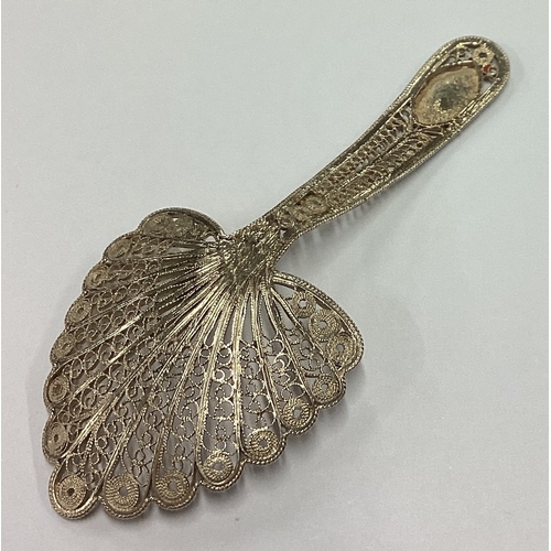 253 - An unusual filigree silver caddy spoon. Circa 1800. Approx. 5 grams. Est. £30 - £50.