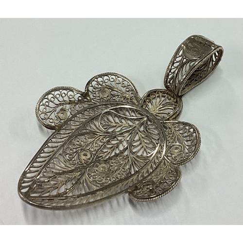 254 - An unusual filigree silver caddy spoon. Circa 1800. Approx. 7 grams. Est. £30 - £50.