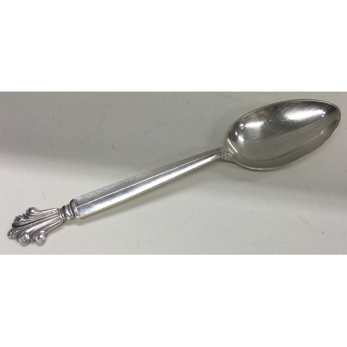 27 - GEORG JENSEN: A large Danish silver serving spoon. Marked verso. Approx. 64 grams. Est. £60 - £80.