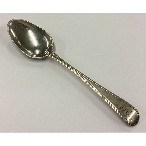 284 - A rare 18th Century silver spoon. Maker's mark only 'LO' and lion. Approx. 17 grams. Est. £10 - £20.