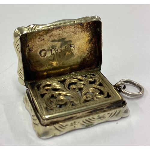 292 - A Victorian silver vinaigrette. Birmingham 1856. By Alfred Taylor. Approx. 13 grams. Est. £100 - £15... 