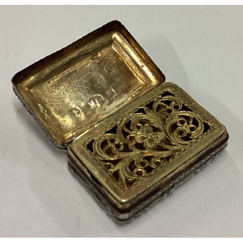 294 - A George III silver vinaigrette. Birmingham 1803. By Joseph Bettridge. Approx. 9 grams. Est. £100 - ... 