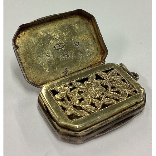 301 - A George III silver vinaigrette. Birmingham 1806. By Samuel Pemberton. Approx. 6 grams. Est. £100 - ... 