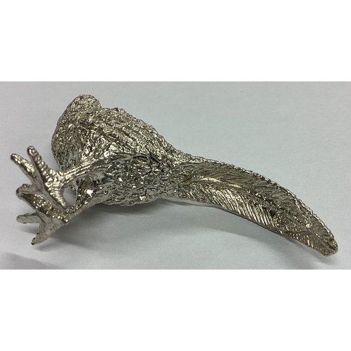 305 - A heavy cast silver figure of a pheasant with textured body. Birmingham. Approx. 33 grams. Est. £30 ... 