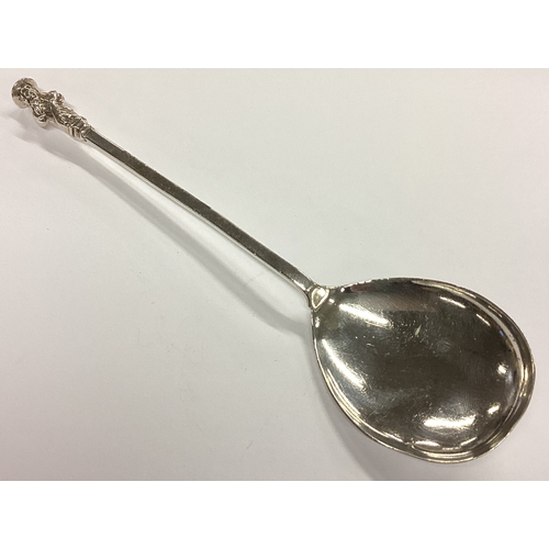 346 - A good Georgian style Apostle top silver spoon. London. By EJH. Approx. 48 grams. Est. £30 - £50.