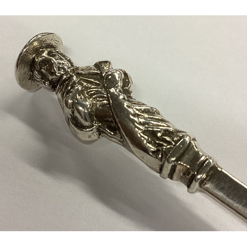 346 - A good Georgian style Apostle top silver spoon. London. By EJH. Approx. 48 grams. Est. £30 - £50.