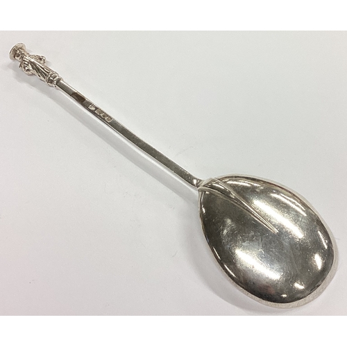 346 - A good Georgian style Apostle top silver spoon. London. By EJH. Approx. 48 grams. Est. £30 - £50.