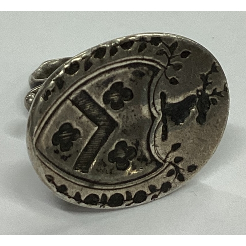 347 - A good Georgian pierced silver seal with shield decoration. London. Approx. 10 grams. Est. £50 - £80... 