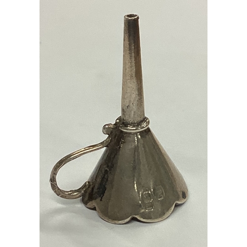 348 - A small Edwardian silver perfume funnel. Birmingham. By DP. Approx. 3 grams. Est. £20 - £30.