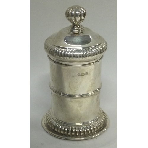 359 - A good Victorian silver pepper grinder. Sheffield 1891. Approx. 180 grams. Est. £120 - £150.