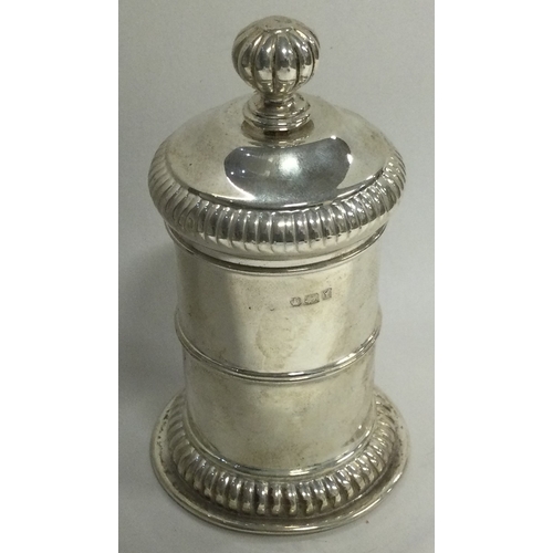 359 - A good Victorian silver pepper grinder. Sheffield 1891. Approx. 180 grams. Est. £120 - £150.