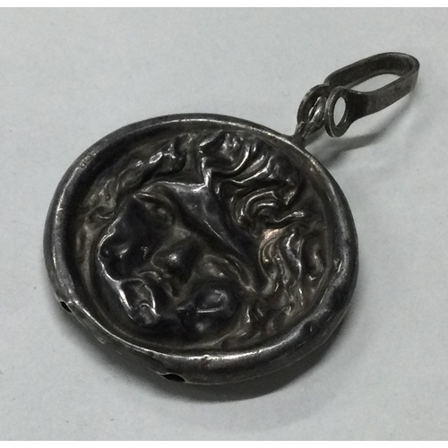 378 - A chased Art Nouveau silver medallion. Approx. 8 grams. Est. £10 - £20.