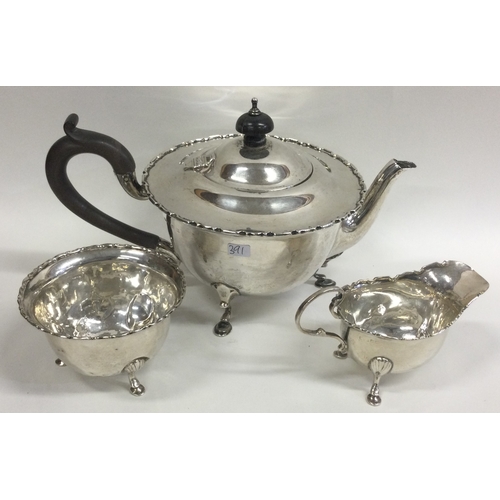 391 - A silver three-piece bachelor's tea service of circular form. Birmingham. Approx. 350 grams. Est. £1... 