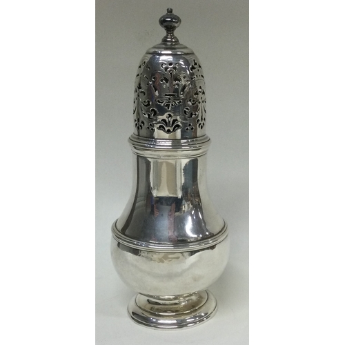 397 - An 18th Century George I silver sugar caster. London 1724. By Thomas Bamford. Approx. 160 grams. Est... 