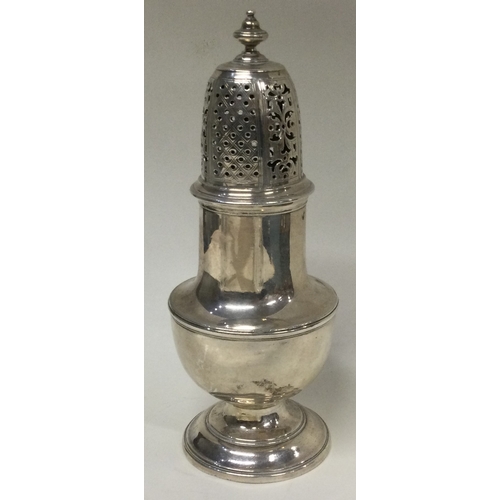 398 - A heavy 18th Century George II silver sugar caster. London 1752. By Samuel Wood. Approx. 190 grams. ... 