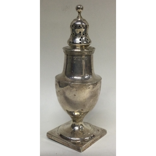 399 - An 18th Century George III silver sugar caster. London 1790. By Elizabeth Morley. Approx. 99 grams. ... 