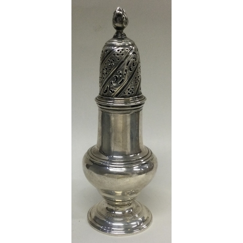 402 - A heavy George II silver sugar caster. London 1749. By Samuel Wood. Approx. 184 grams. Est. £250 - £... 