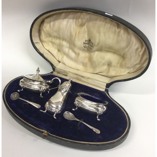 406 - A good Edwardian silver three-piece cruet set contained within a fitted box. Birmingham. Approx. 105... 