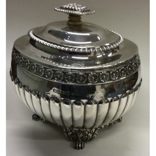 421 - A good 19th Century George III silver lidded tea caddy with interior double compartment. London 1821... 