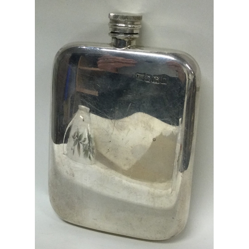 427 - A large silver spirit flask. Sheffield 1995. By AW. Approx. 178 grams. Est. £200 - £300.