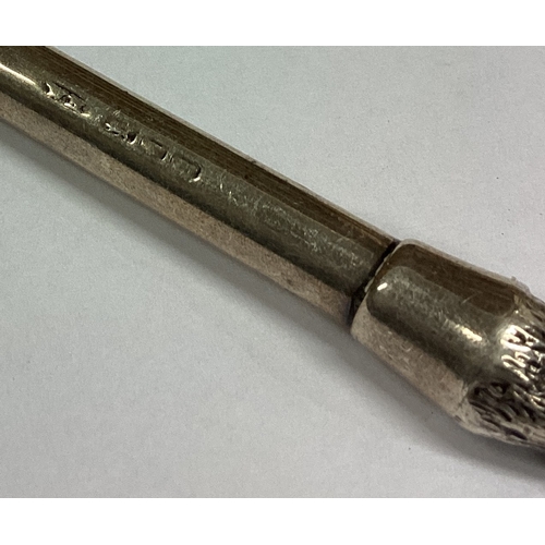 454 - A large Victorian silver pencil with rat finial. London 1907. Approx. 19 grams. Est. £50 - £80.