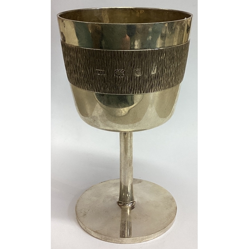 465 - A hammered silver goblet. London 1971. By RAF. Approx. 173 grams. Est. £200 - £300.