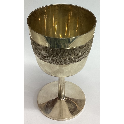 465 - A hammered silver goblet. London 1971. By RAF. Approx. 173 grams. Est. £200 - £300.