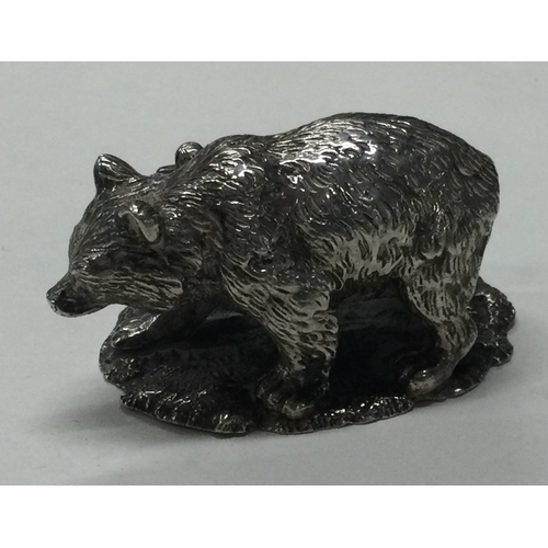 53 - An early 20th Century silver menu holder in the form of a bear bearing import marks. Approx. 80 gram... 