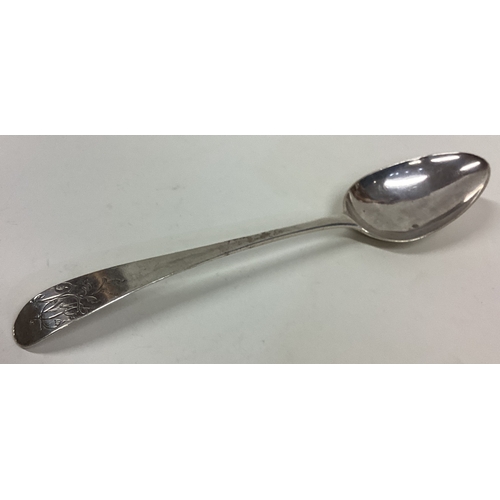 557 - HESTER BATEMAN: A silver tablespoon. London 1783. Approx. 56 grams. Est. £60 - £80.