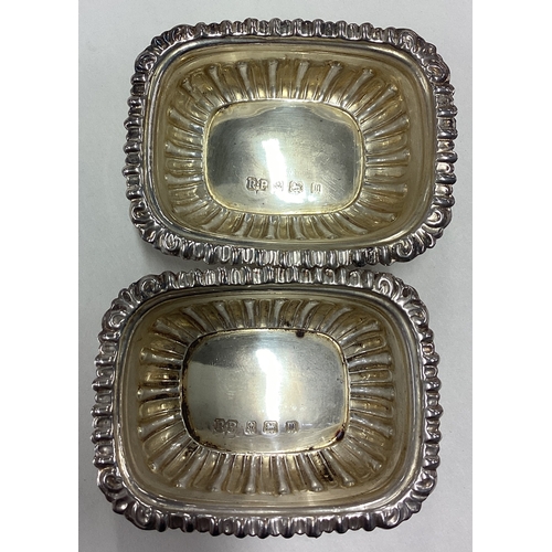 613 - A pair of cased silver salts. Birmingham 1907. By RP. Approx. 22 grams. Est. £20 - £30.