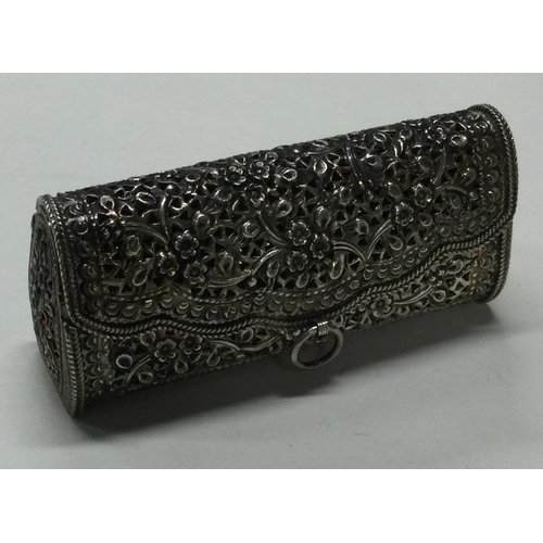 80 - A large pierced silver box in the form of a handbag. Approx. 97 grams. Est. £100 - £150.