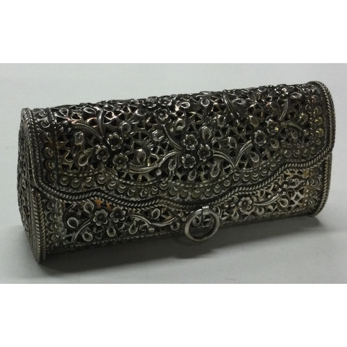 80 - A large pierced silver box in the form of a handbag. Approx. 97 grams. Est. £100 - £150.