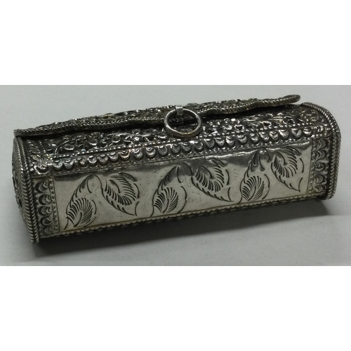 80 - A large pierced silver box in the form of a handbag. Approx. 97 grams. Est. £100 - £150.