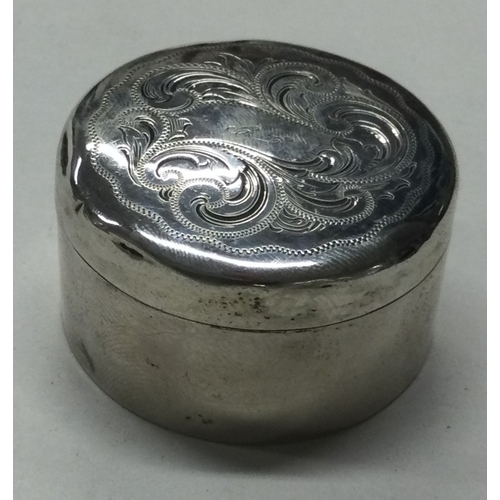 81 - An engraved Turkish silver pill box with lift-off cover. Marked to base. Approx. 19 grams. Est. £40 ... 