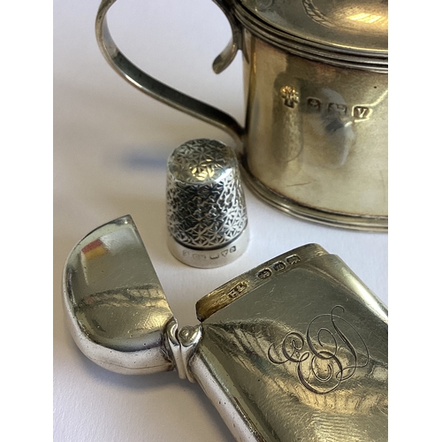 407 - A plain silver vesta case together with a mustard etc. Approx. 79 grams. Est. £30 - £40.