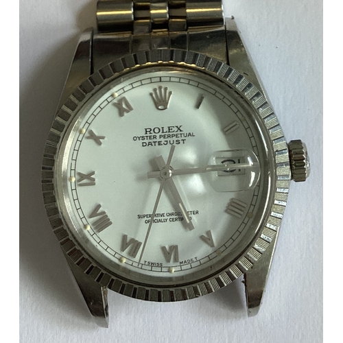 957 - ROLEX: A good gent's Oyster Perpetual Datejust wristwatch with white enamelled dial and date apertur... 