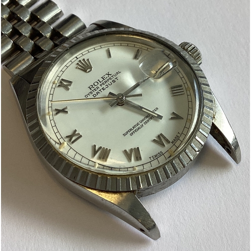 957 - ROLEX: A good gent's Oyster Perpetual Datejust wristwatch with white enamelled dial and date apertur... 